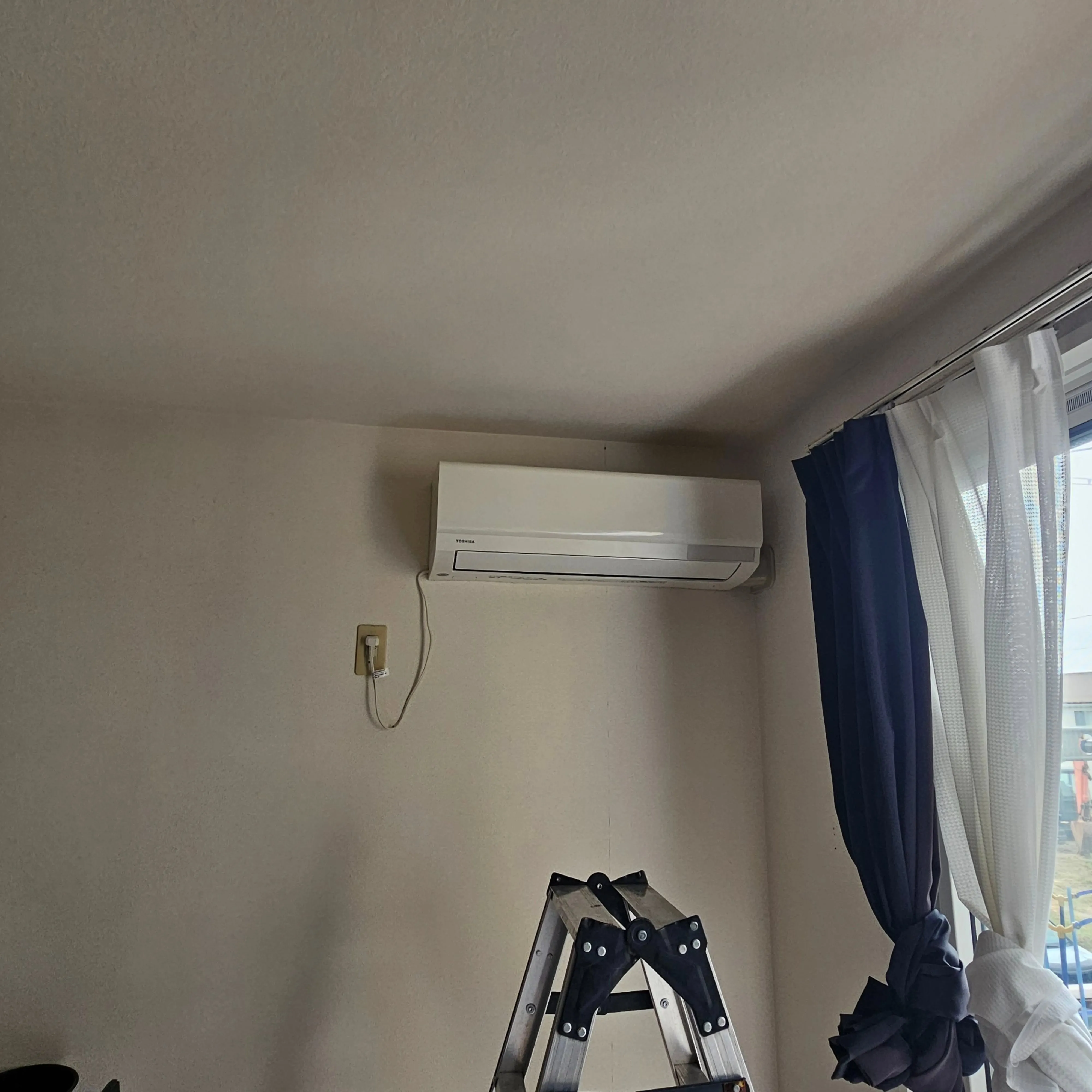 電気ですかー!  久しぶりのエアコンクリーニング