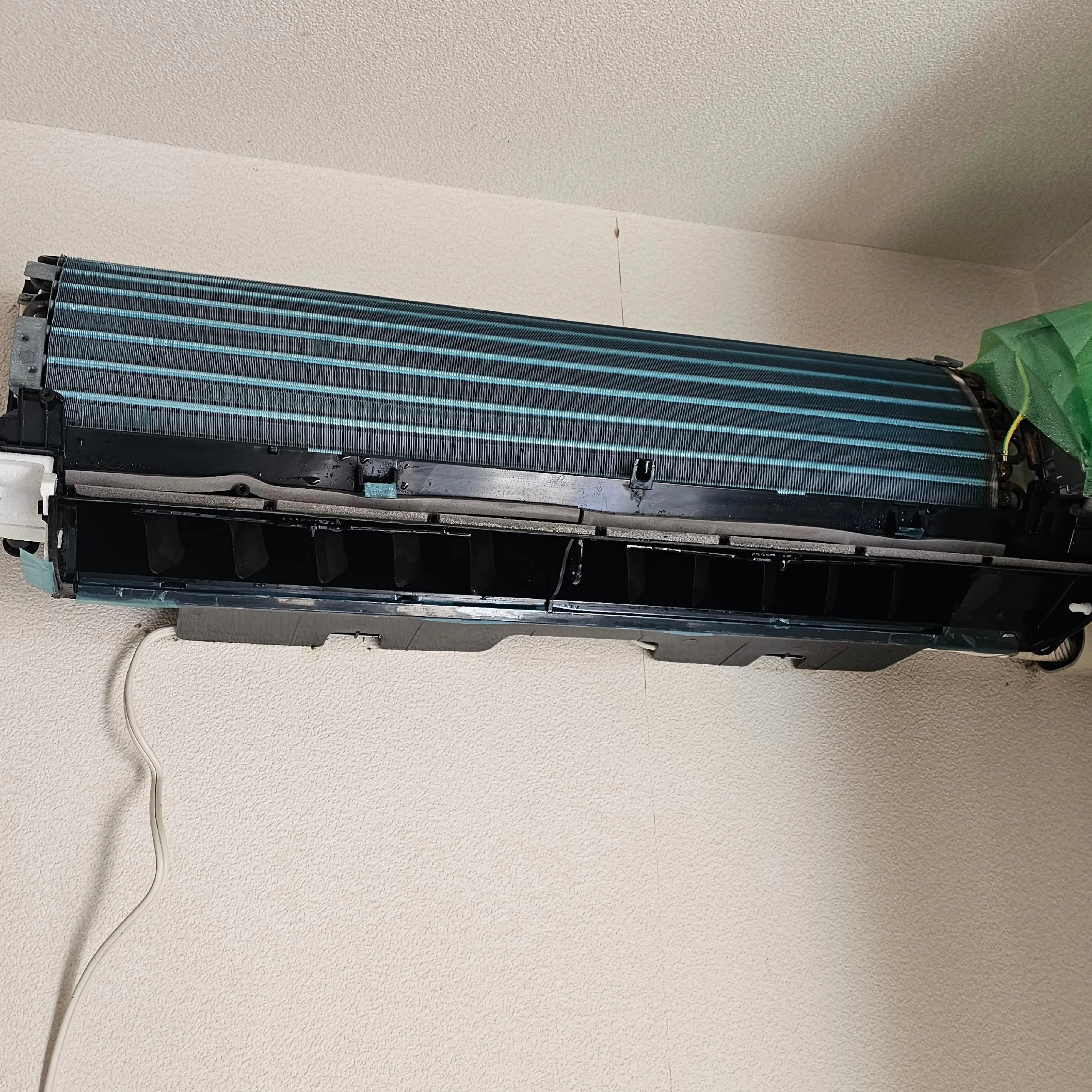 電気ですかー!  久しぶりのエアコンクリーニング