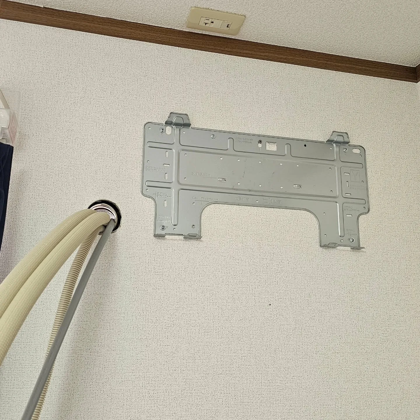 電気ですかー!  エアコン取り付け
