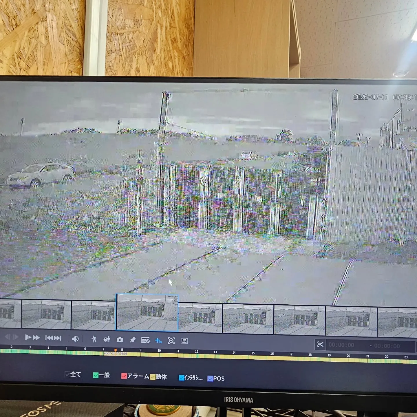 電気ですかー!  防犯カメラの修理です。