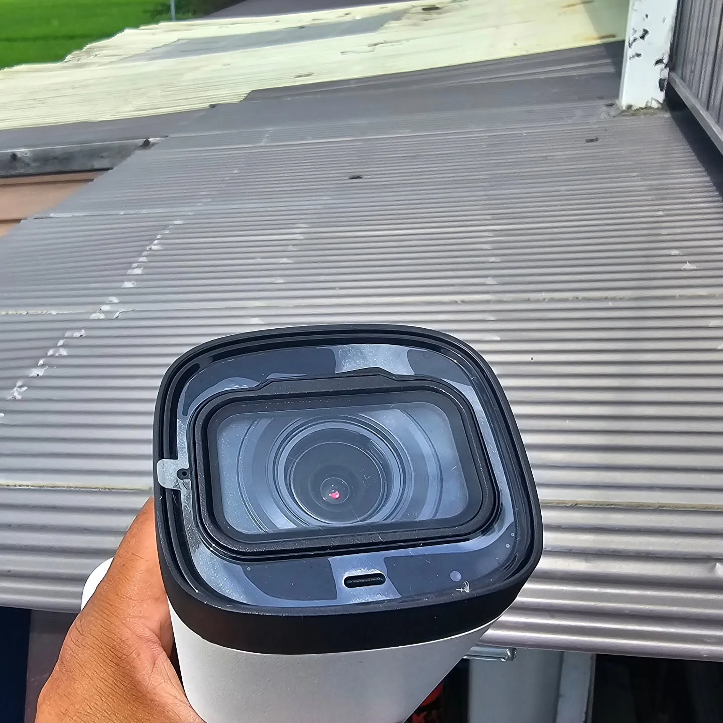 電気ですかー!  防犯カメラの修理です。