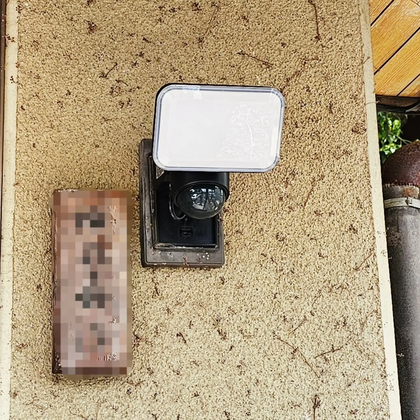 電気ですかー! 防犯照明取り付け