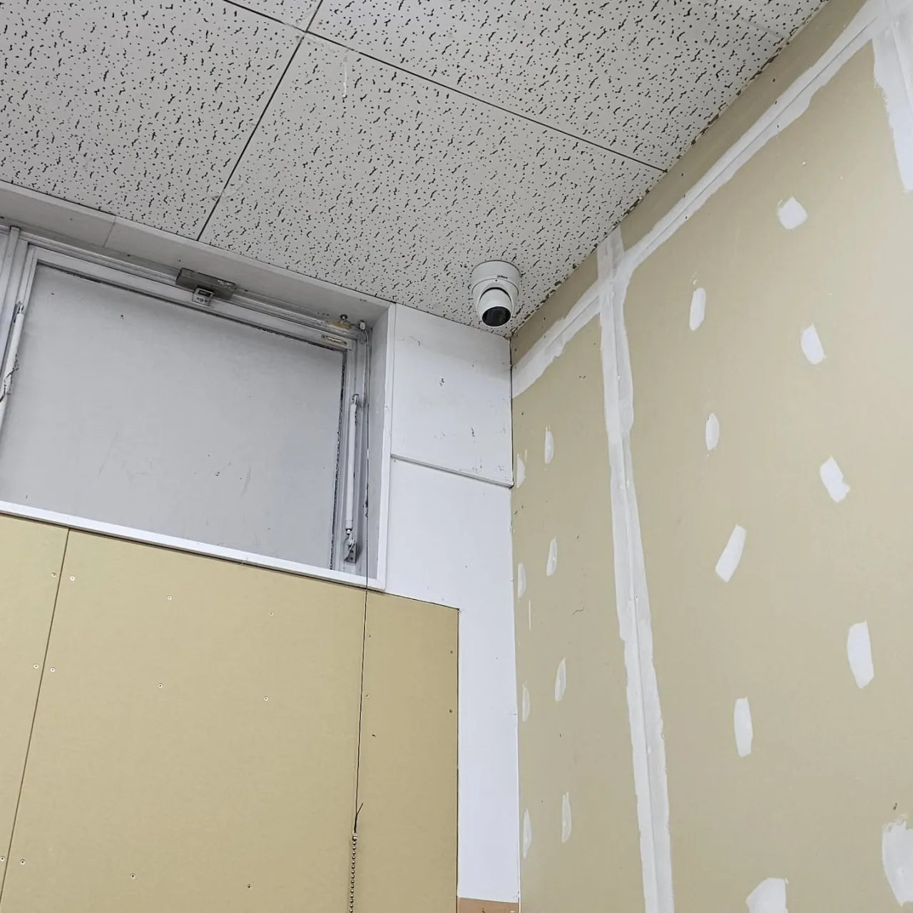 電気ですかー!  防犯カメラ取り付け