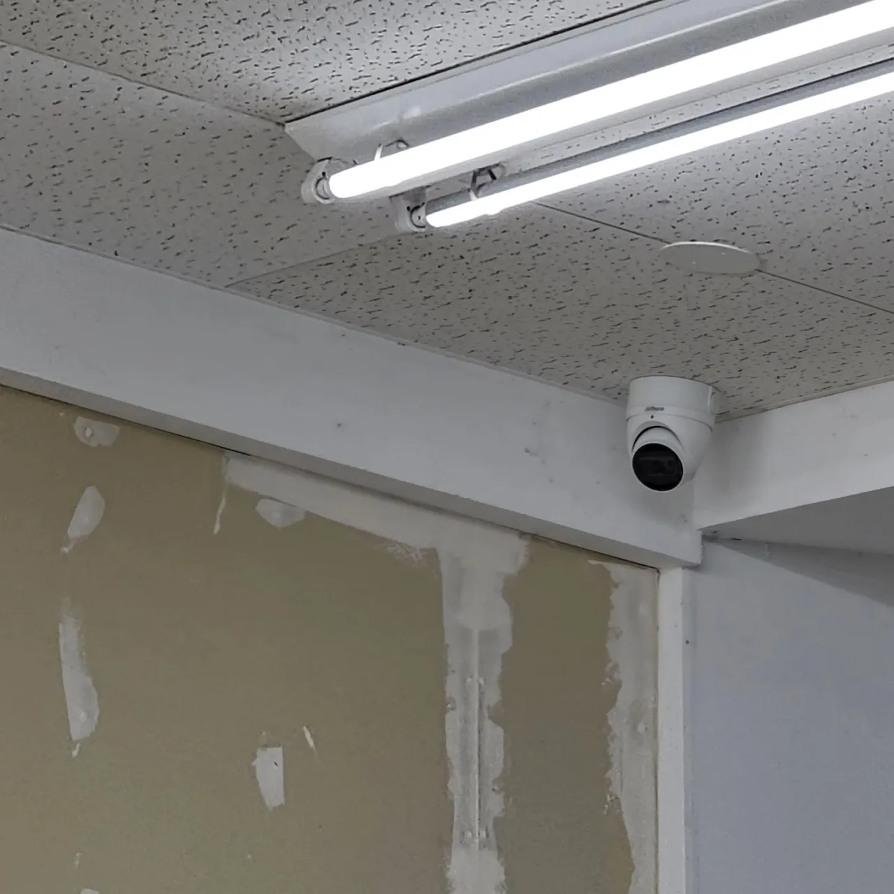 電気ですかー!  防犯カメラ取り付け