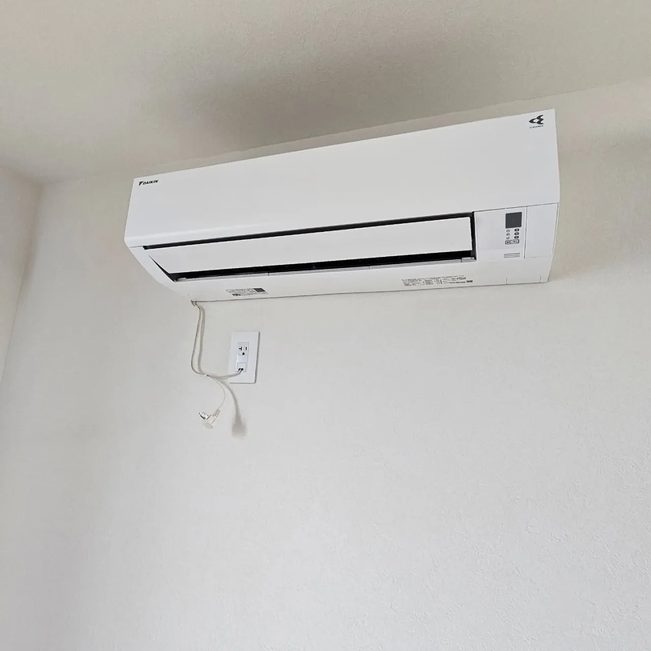 電気ですかー! エアコン工事!