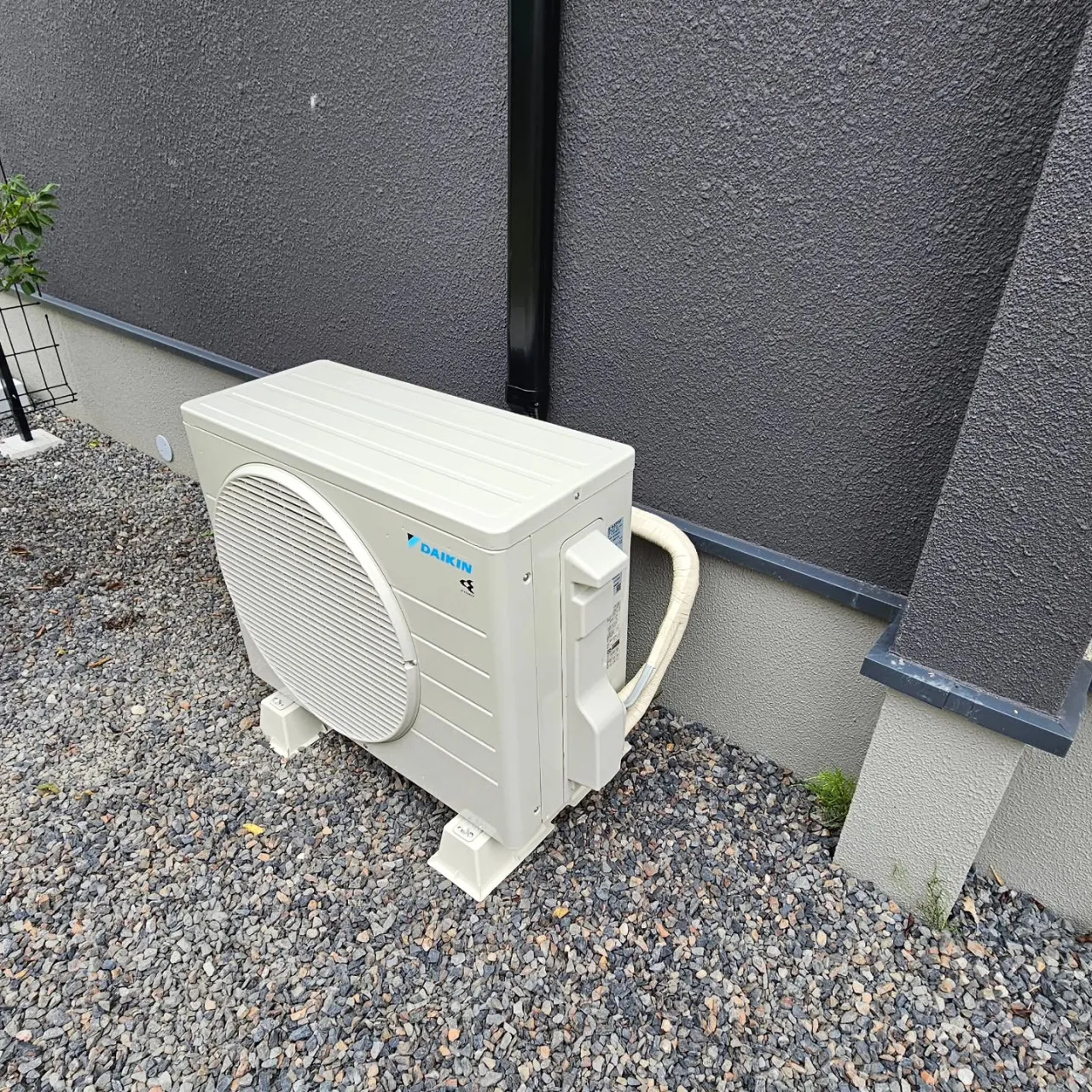 電気ですかー! エアコン工事!